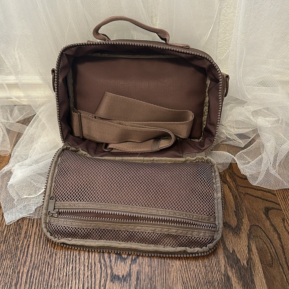 Dagne Dover Axel Large Neoprene Lunch Box in Dune - Picture 11 of 13